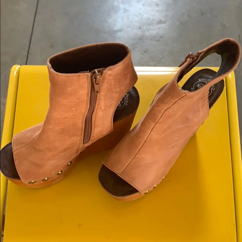 Jeffrey Campbell Brown Platform Shoes - Picture 2 of 4